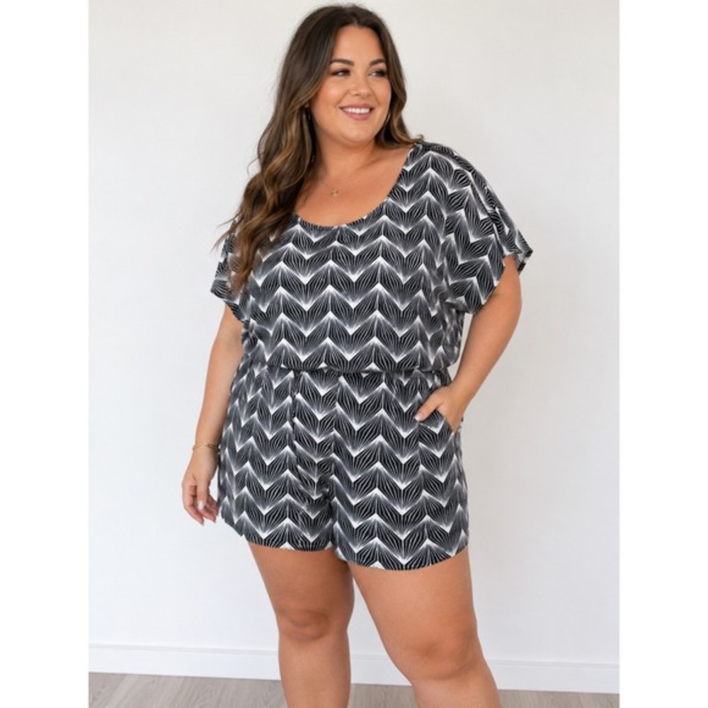 Sangria Plus Size 16W Romper Black White Geometric Print Pockets Shoulder Zip